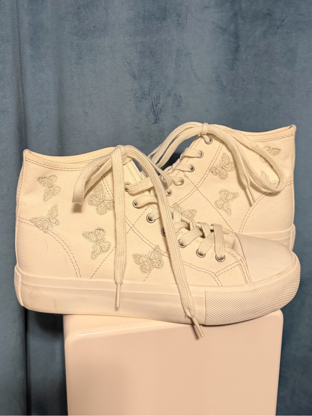 American Eagle Outfitters Cream High-Top Sneakers with Butterfly Embroidery